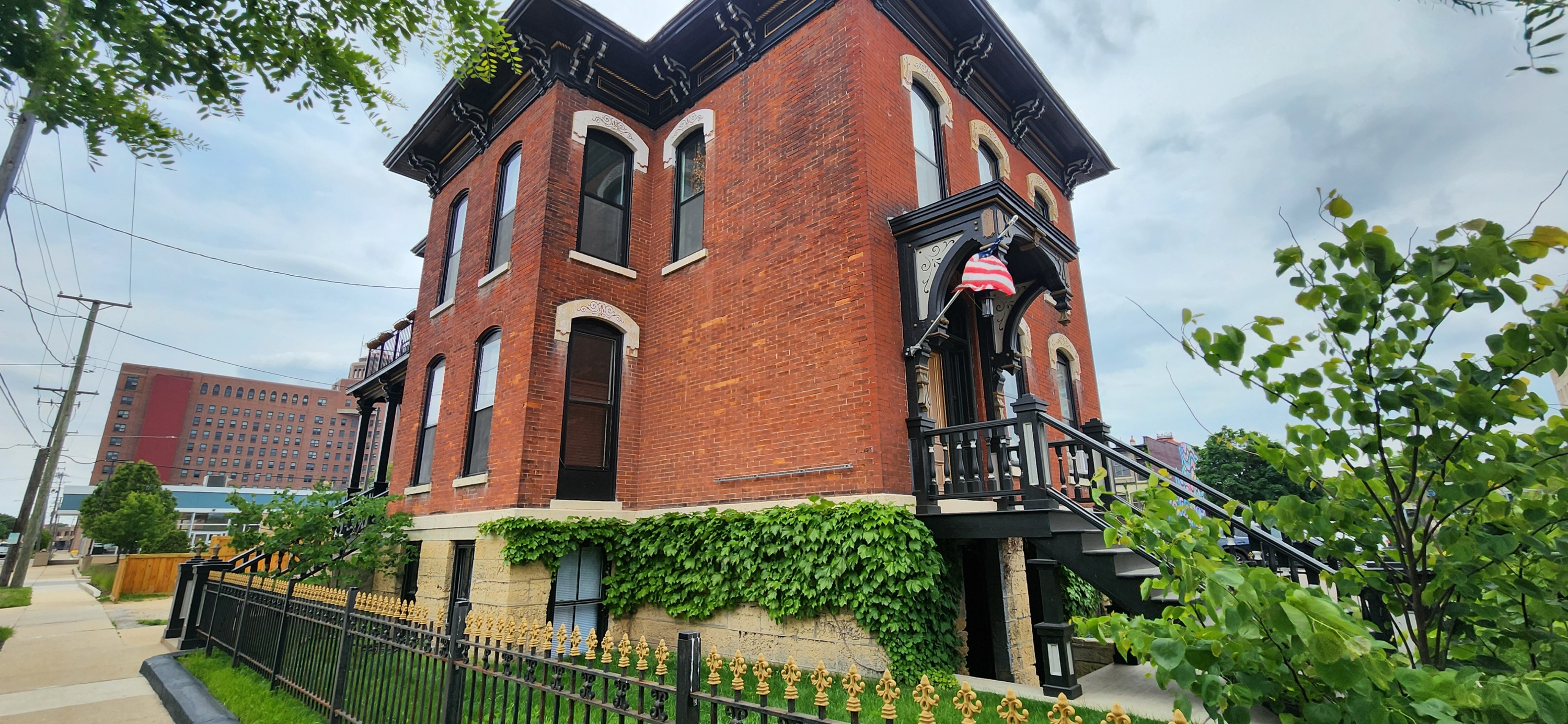 Property main image